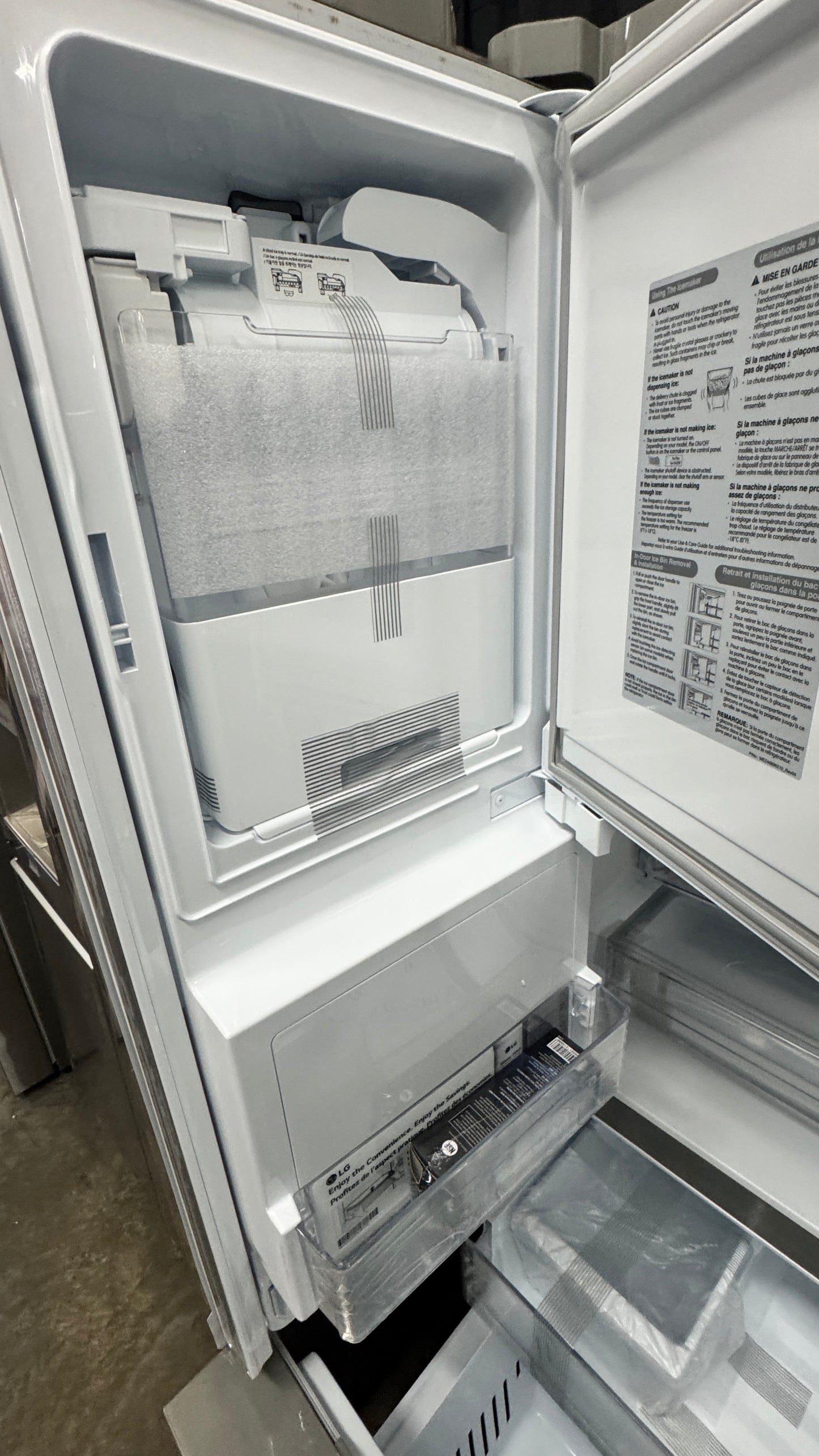LG LRFOC2606S 26 cu. ft. Smart InstaView Counter-Depth MAX French Door Refrigerator