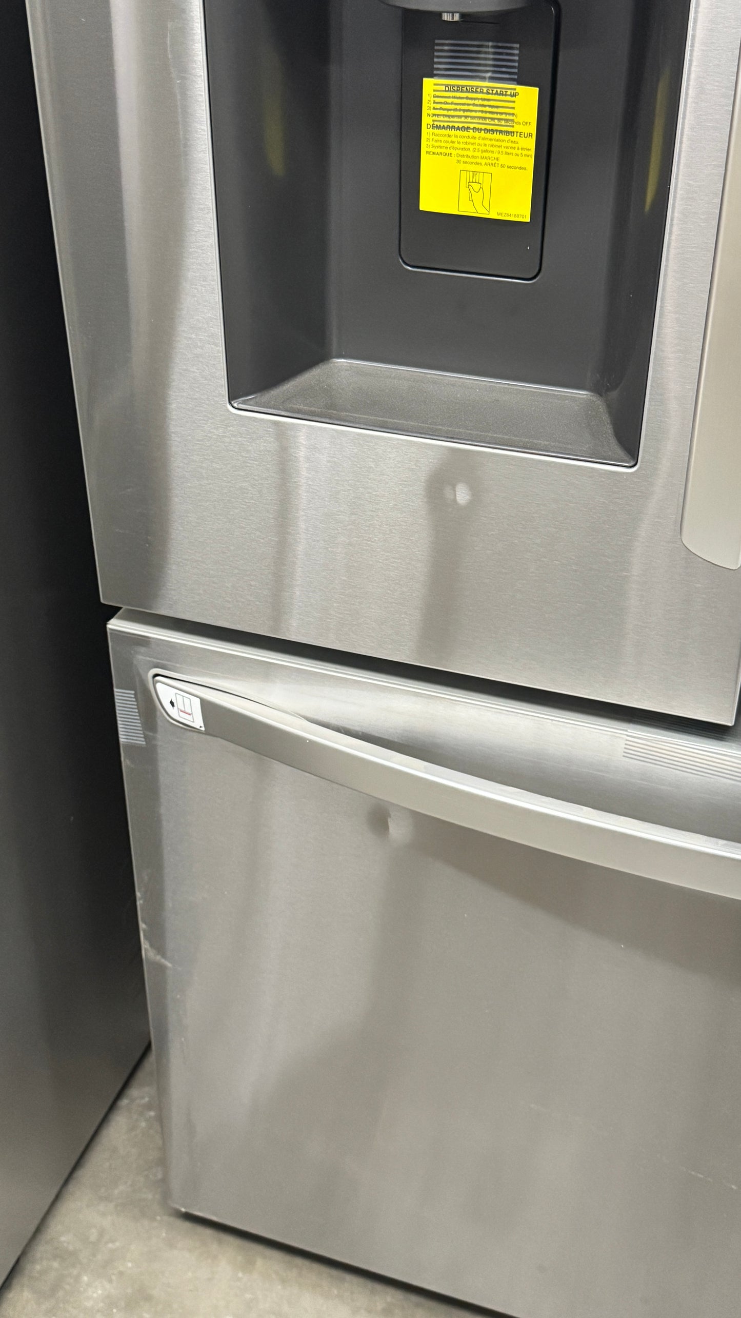 LG LRFOC2606S 26 cu. ft. Smart InstaView Counter-Depth MAX French Door Refrigerator