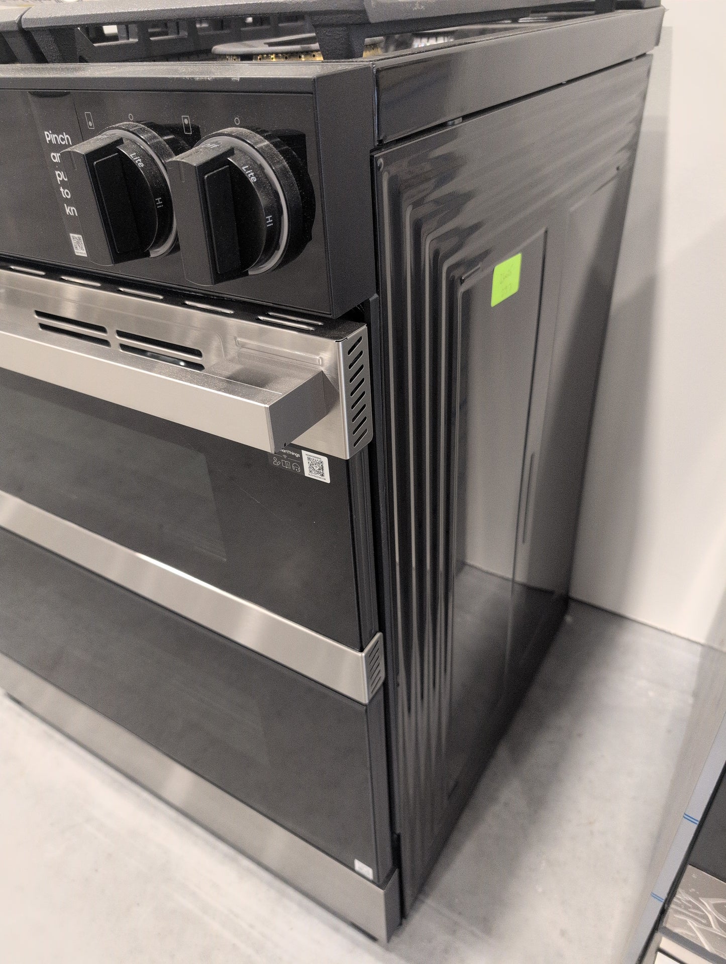 Samsung NSG6DG8550SRAA Bespoke Smart Slide-In Gas Range 6.0 cu. ft. with Flex Duo™ & Illuminated Precision Knobs in Stainless Steel