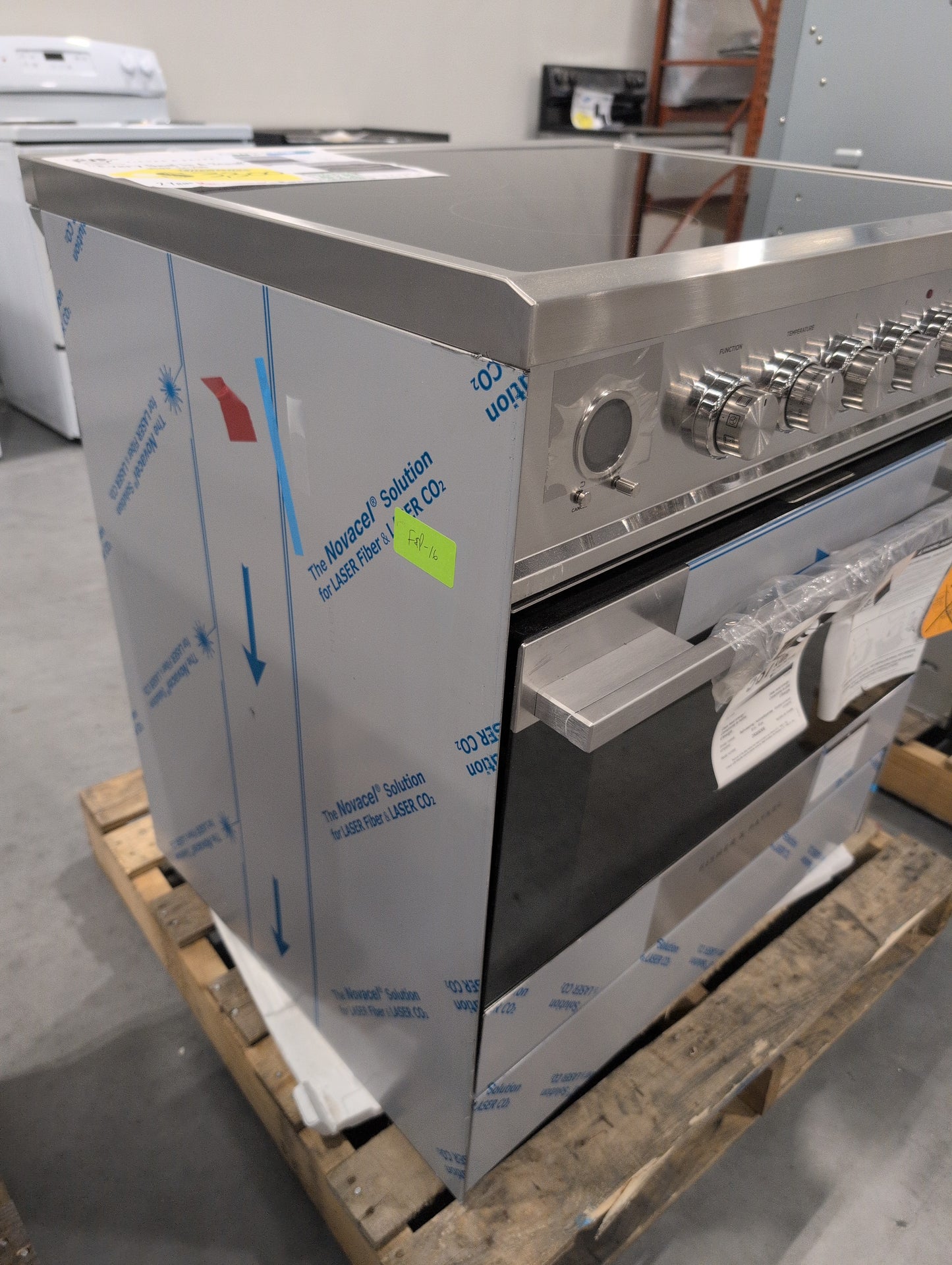 FISHER & PAYKEL OR30SDE6X1 30" Series 7 Element Slide-In Electric Range Ceramic Radiant
