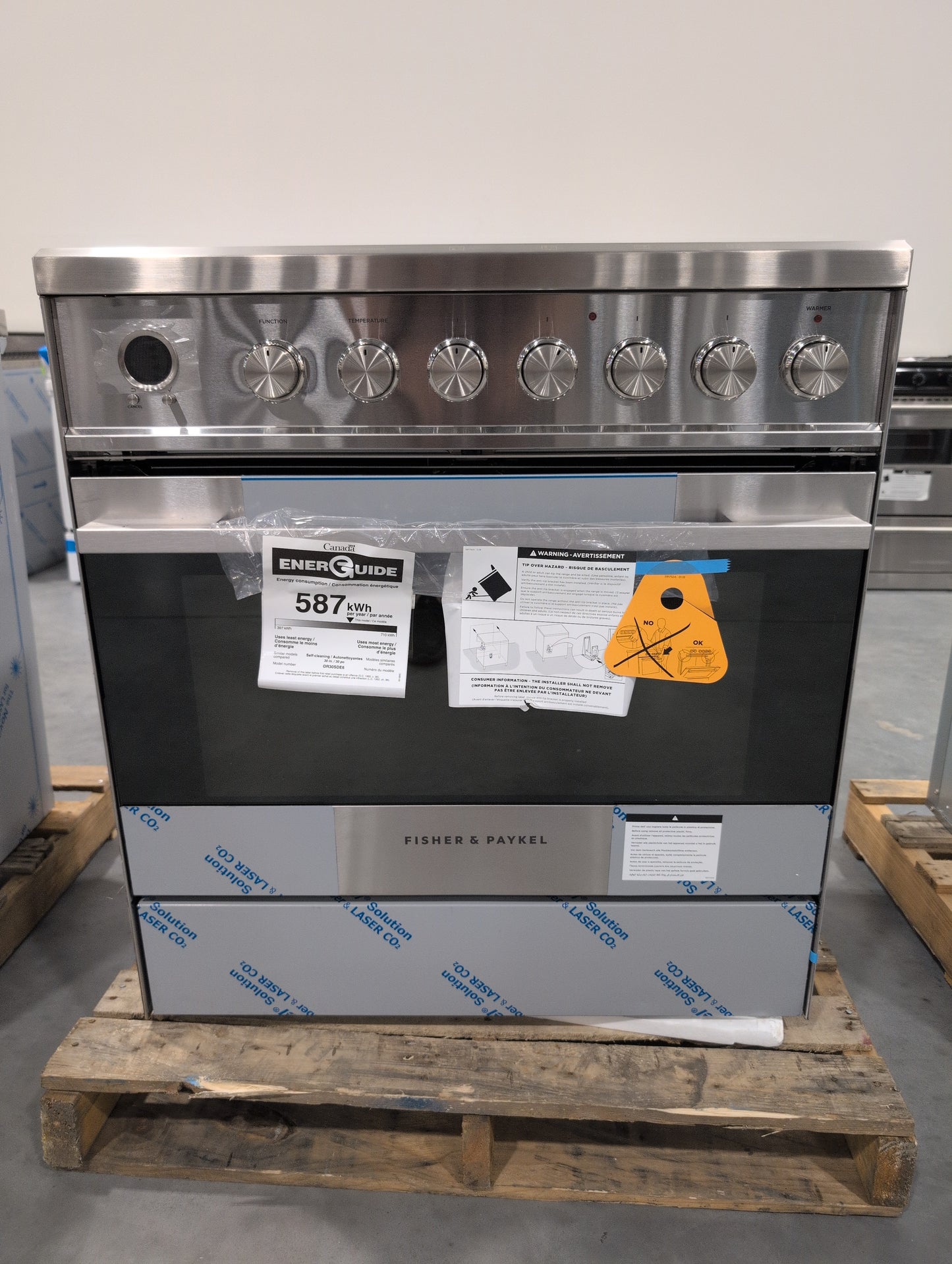 FISHER & PAYKEL OR30SDE6X1 30" Series 7 Element Slide-In Electric Range Ceramic Radiant