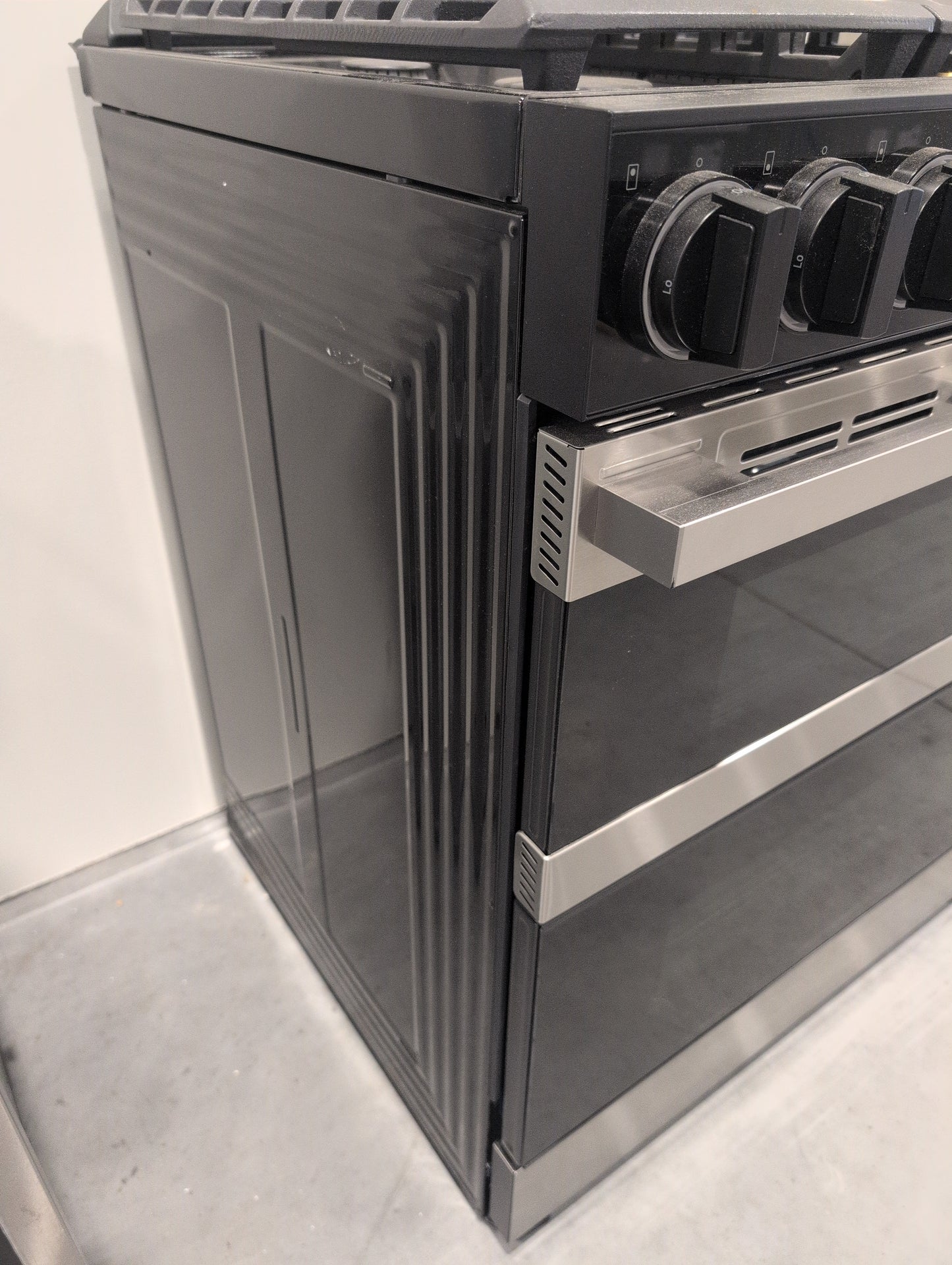 Samsung NSG6DG8550SRAA Bespoke Smart Slide-In Gas Range 6.0 cu. ft. with Flex Duo™ & Illuminated Precision Knobs in Stainless Steel