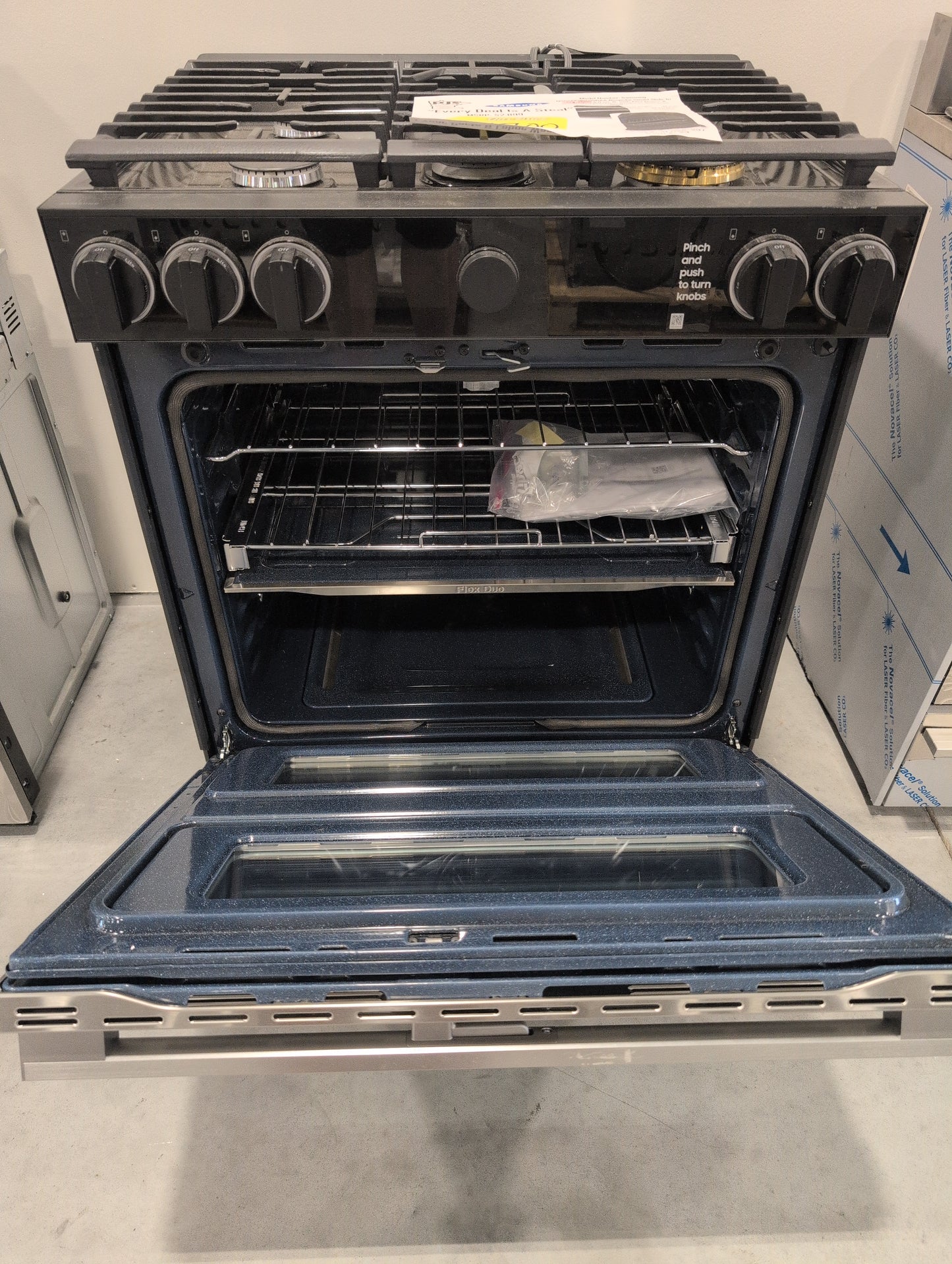 Samsung NSG6DG8550SRAA Bespoke Smart Slide-In Gas Range 6.0 cu. ft. with Flex Duo™ & Illuminated Precision Knobs in Stainless Steel