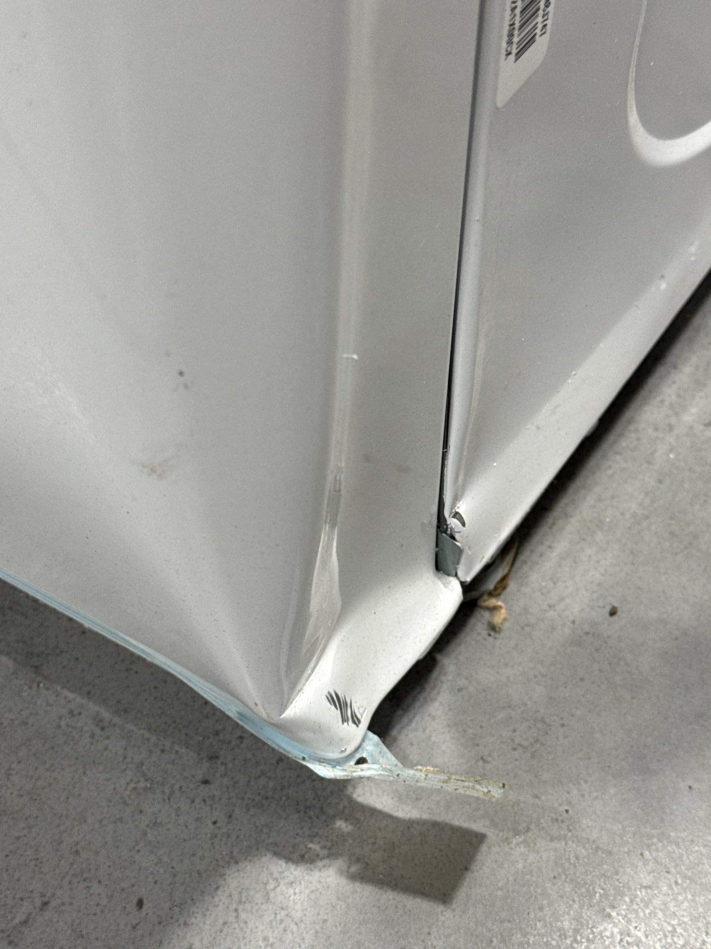 LG WKGX201HWA 27 Inch Smart Wash Tower with 4.5 cu. ft. Washer Capacity, 7.4 cu. ft. Dryer Capacity, TurboWash™360° Technology, Allergiene™ Wash Cycle, LG ThinQ® Technology, AI Fabric Sensor, and ENERGY STAR®: White