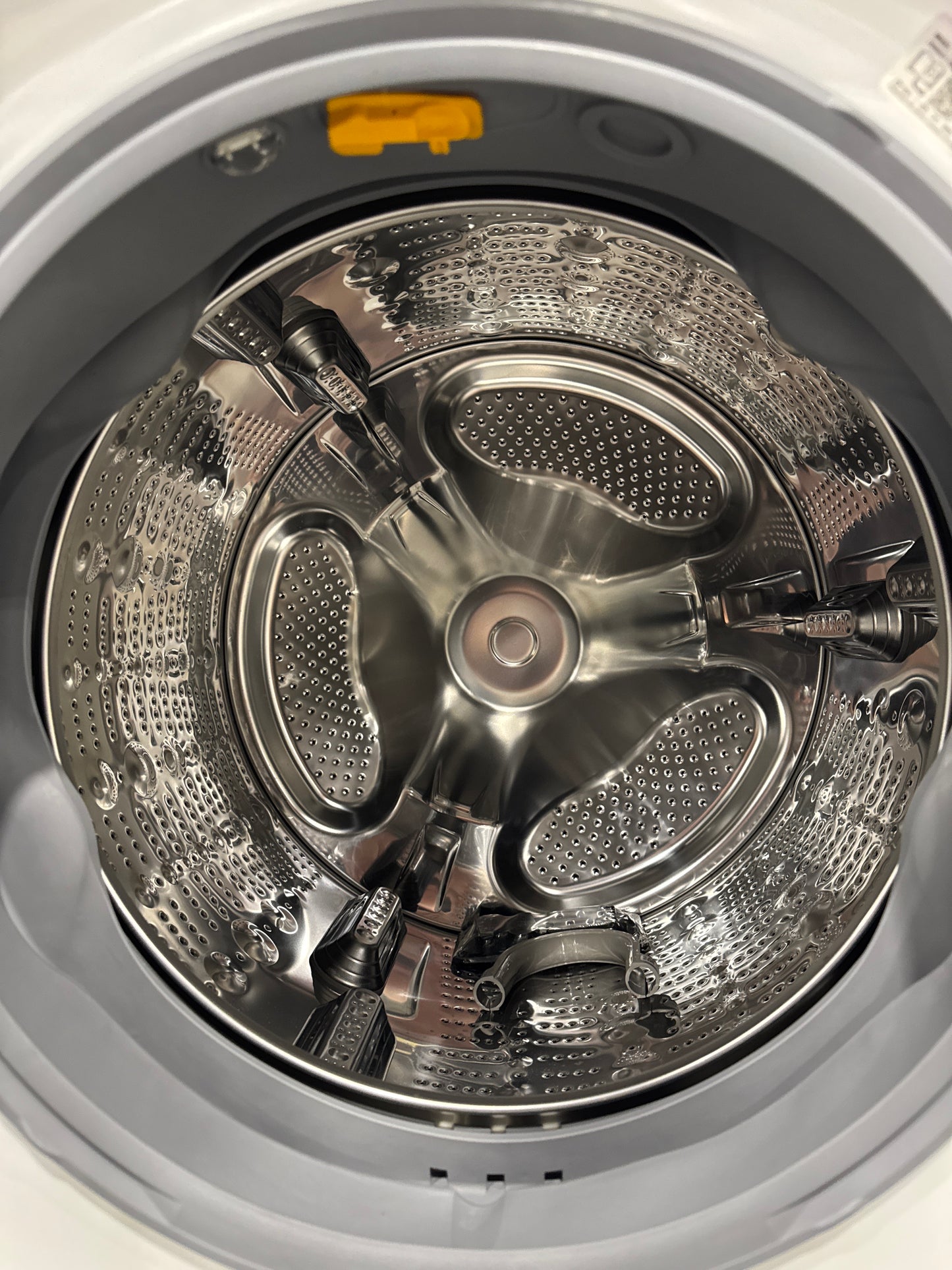 LG WKGX201HWA 27 Inch Smart Wash Tower with 4.5 cu. ft. Washer Capacity, 7.4 cu. ft. Dryer Capacity, TurboWash™360° Technology, Allergiene™ Wash Cycle, LG ThinQ® Technology, AI Fabric Sensor, and ENERGY STAR®: White