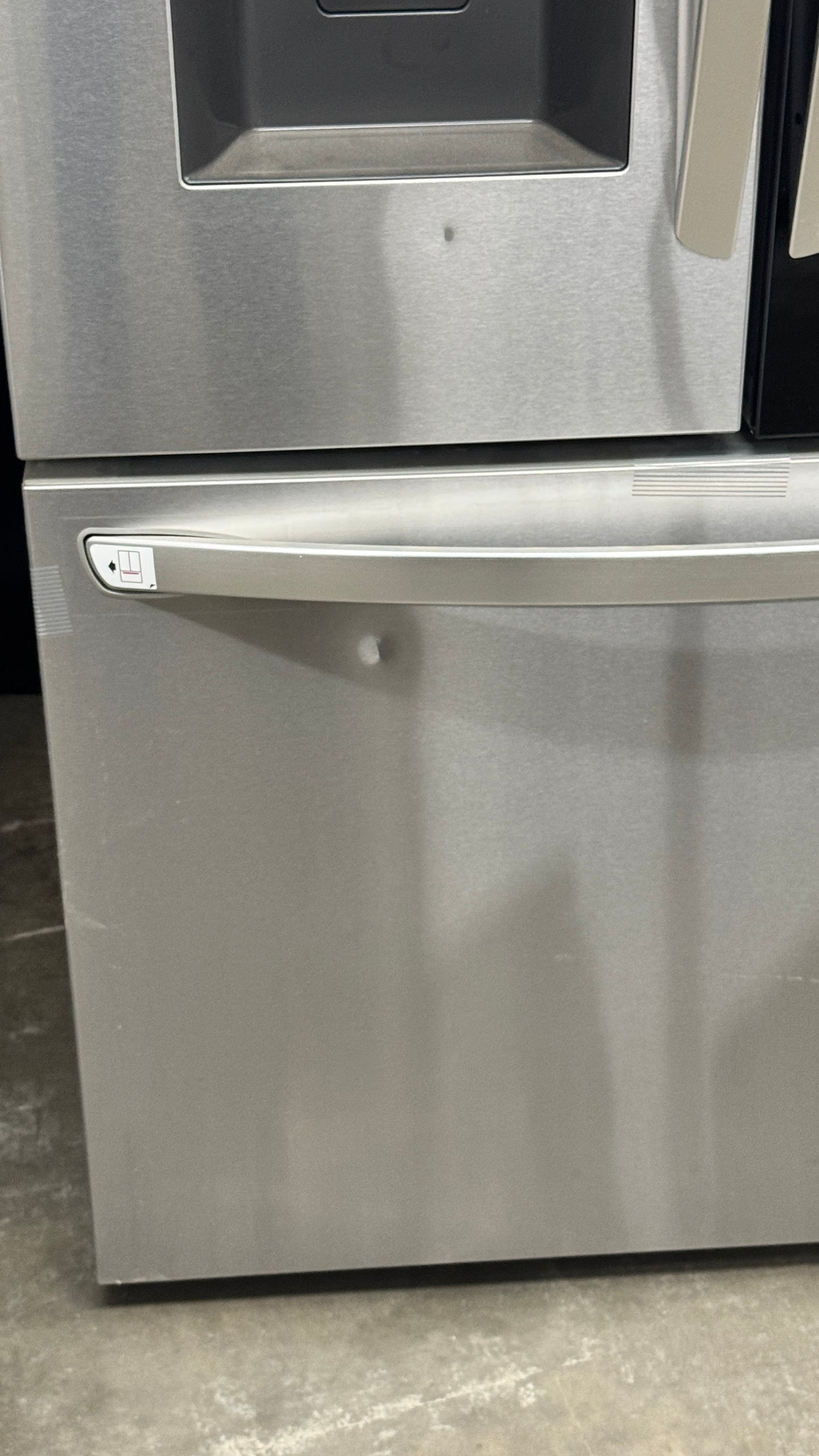 LG LRFOC2606S 26 cu. ft. Smart InstaView Counter-Depth MAX French Door Refrigerator