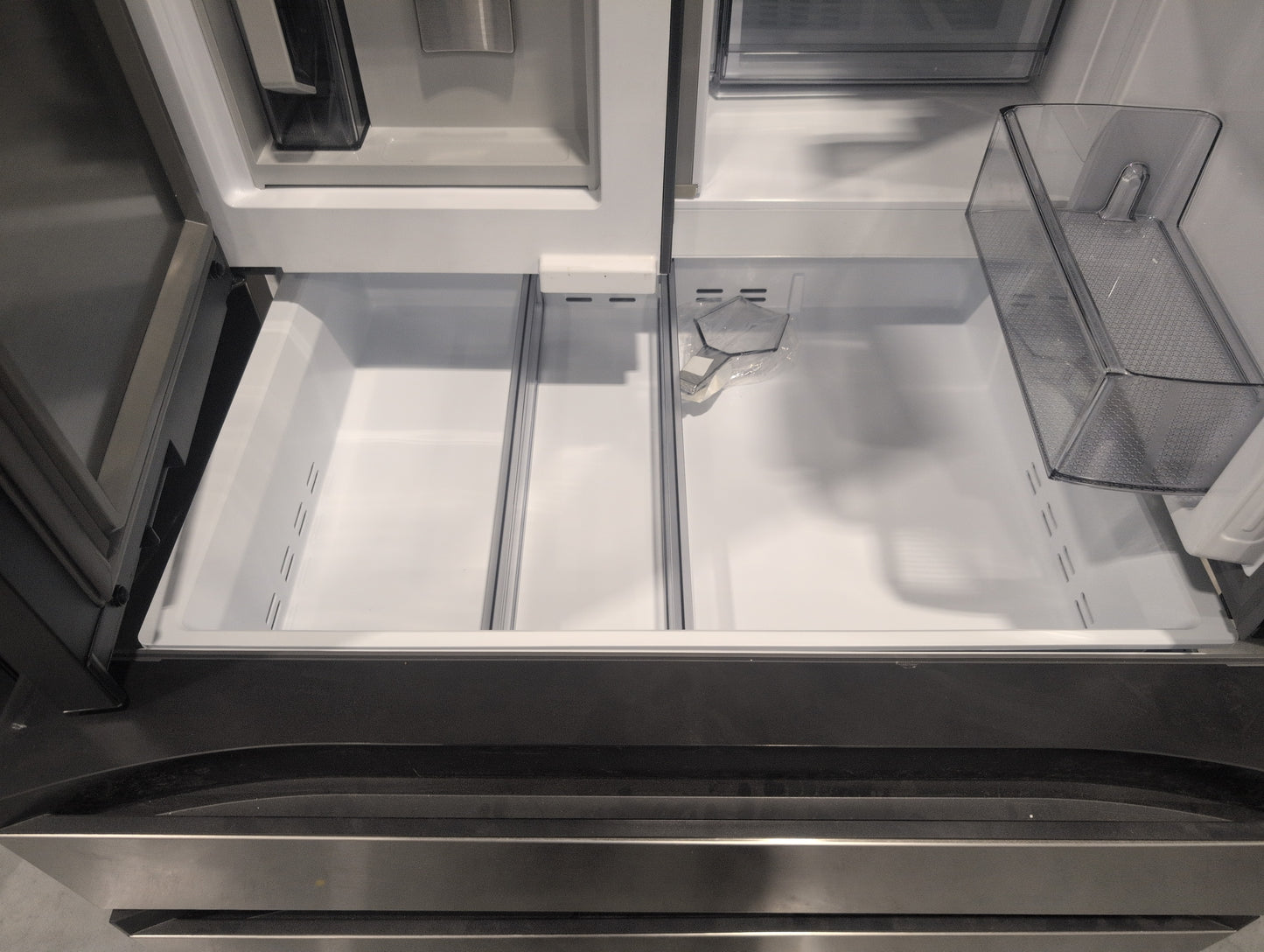 SAMSUNG RF29BB8900QKAA Bespoke 4-Door French Door Refrigerator (29 cu. ft.) - in Charcoal Glass Top and Family Hub™ Panels with Stainless Steel Middle and Bottom Panels