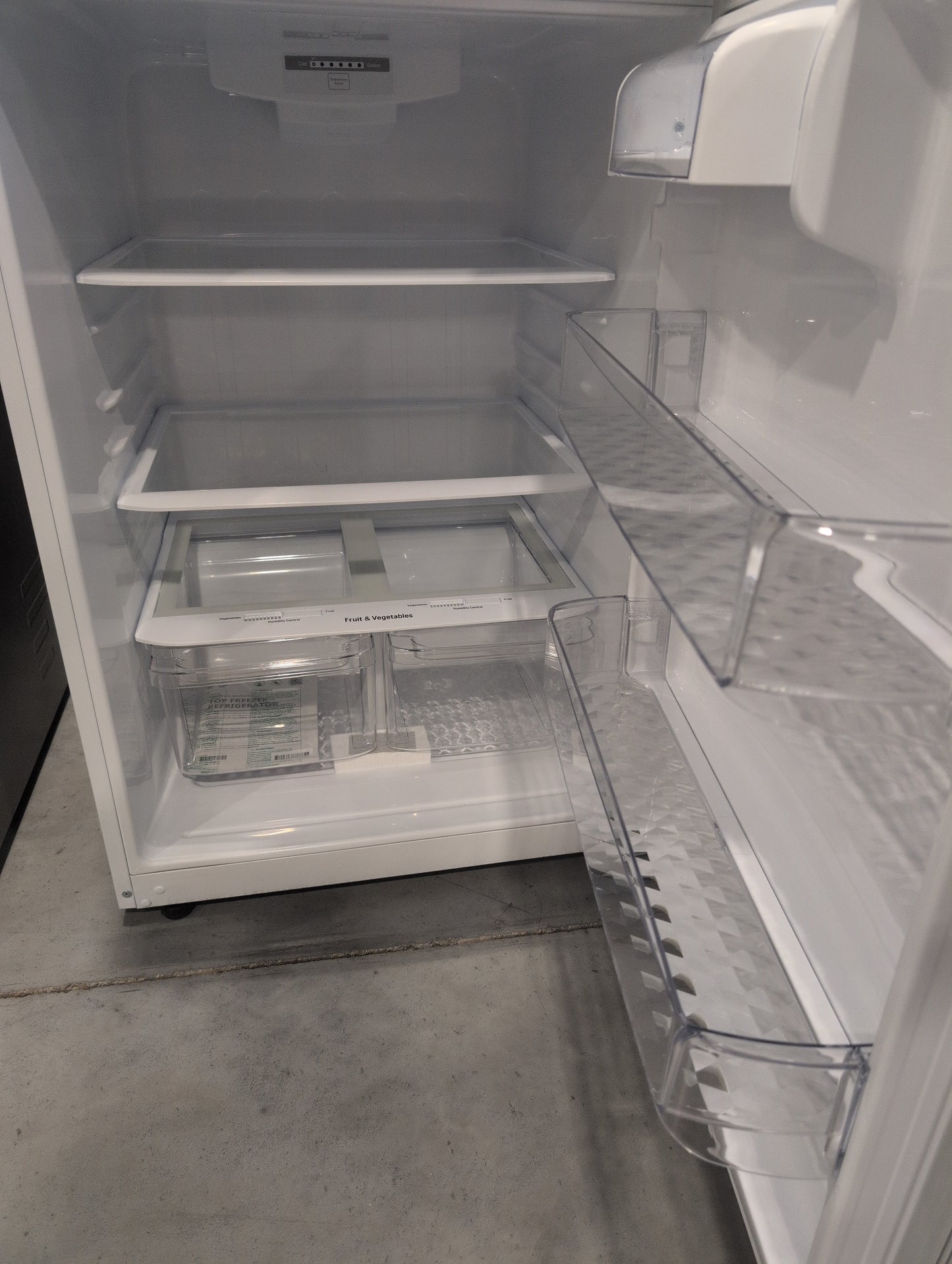 LG  LTCS20020W 30 Inch Top Freezer Refrigerator with 20.2 Cu. Ft. Total Capacity, Adjustable Glass Shelves, Humidity-Controlled Crispers, Digital Temperature Controls, LED Lights, Reversible Door, and ENERGY STAR Qualified: Smooth White