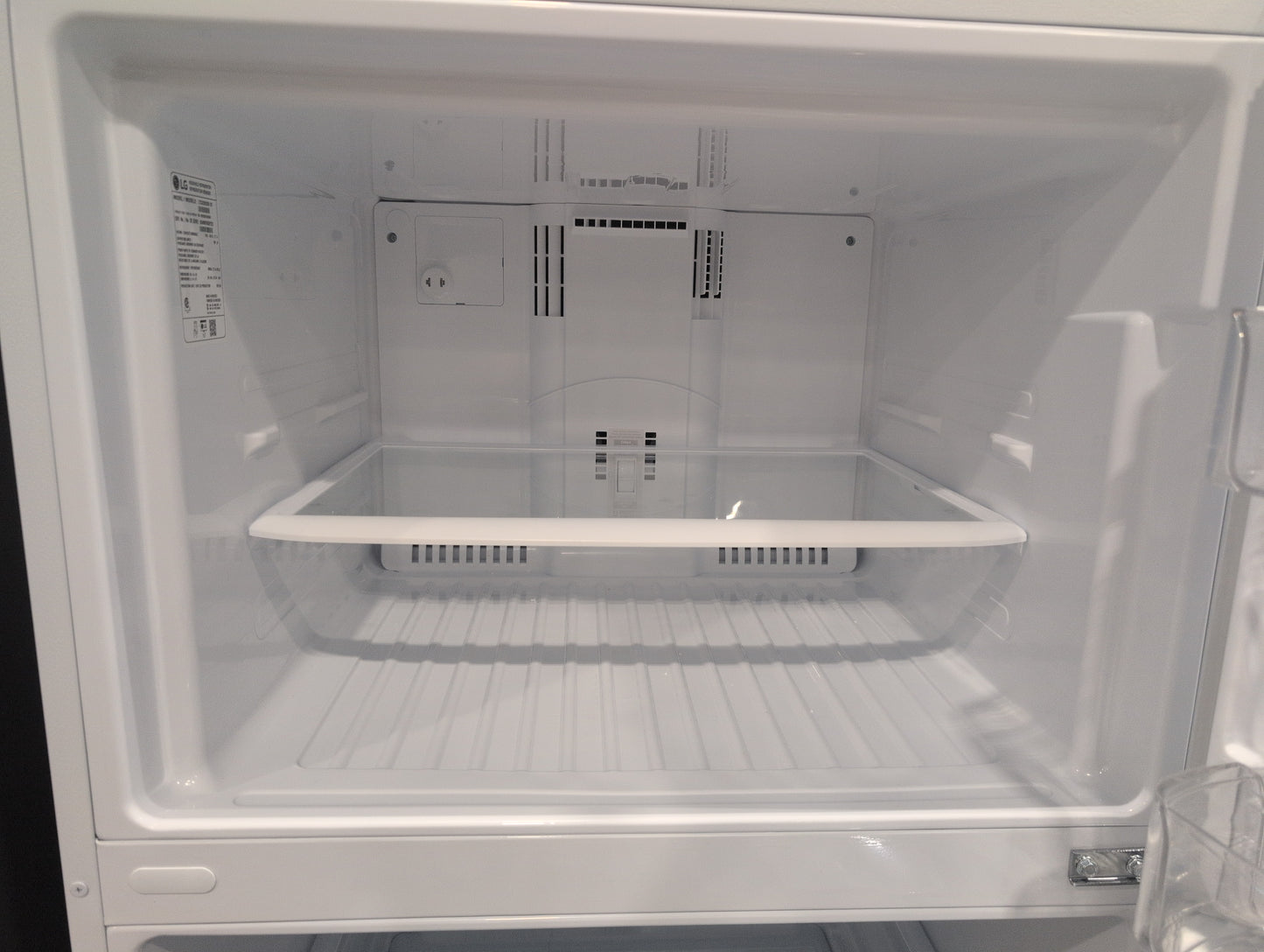 LG  LTCS20020W 30 Inch Top Freezer Refrigerator with 20.2 Cu. Ft. Total Capacity, Adjustable Glass Shelves, Humidity-Controlled Crispers, Digital Temperature Controls, LED Lights, Reversible Door, and ENERGY STAR Qualified: Smooth White