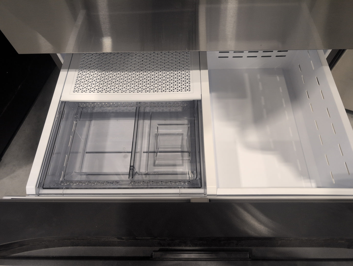 SAMSUNG RF29BB8900QKAA Bespoke 4-Door French Door Refrigerator (29 cu. ft.) - in Charcoal Glass Top and Family Hub™ Panels with Stainless Steel Middle and Bottom Panels