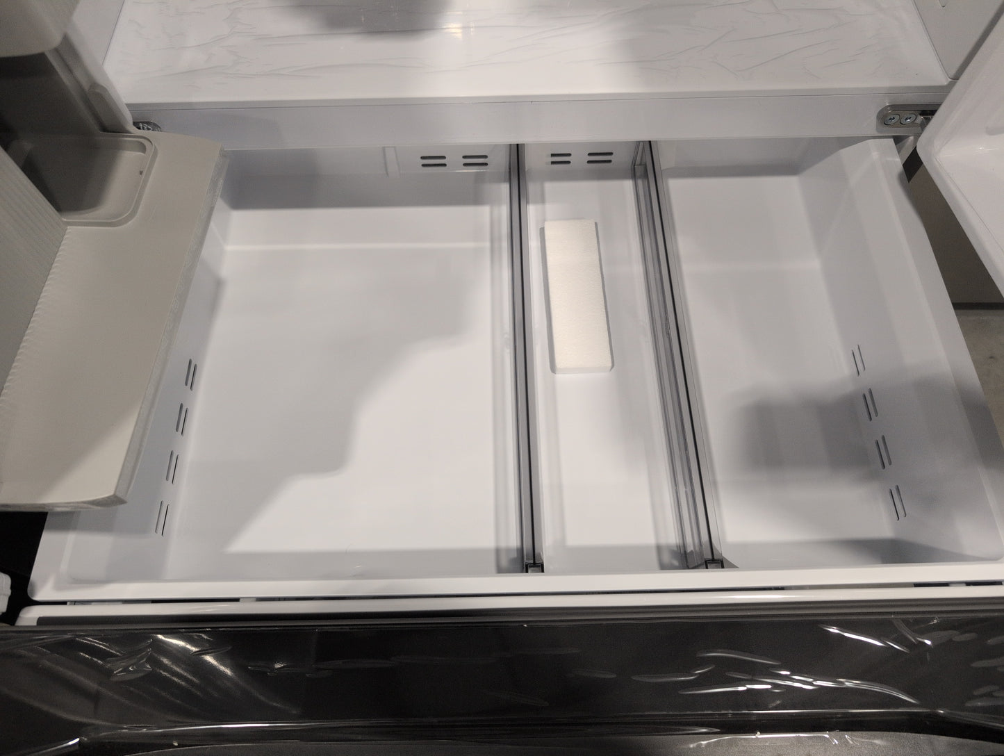 Samsung BESPOKE RF29BB8600AP 36 Inch Smart 4-Door French Door Refrigerator with 29 cu. ft. Total Capacity, Beverage Center, FlexZone™ Drawer, Dual Auto Ice Maker, Twin Cooling Plus, Wi-Fi Enabled, Customizable Door Colors, ADA Compliant