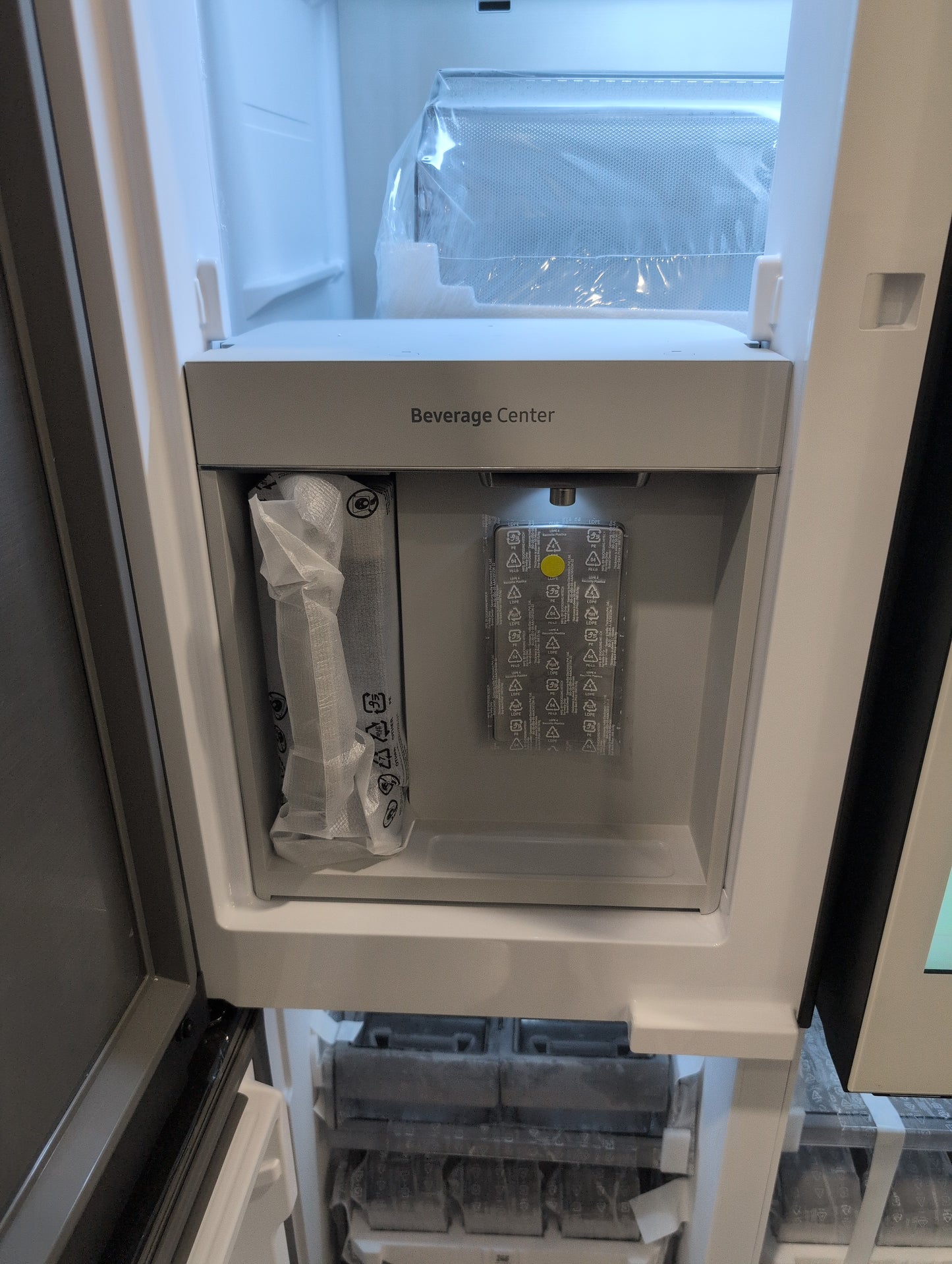 Samsung RF23DB990012AA Bespoke Counter Depth 4-Door Flex™ Refrigerator (23 cu. ft.) with AI Family Hub™+ and AI Vision Inside™ in White Glass