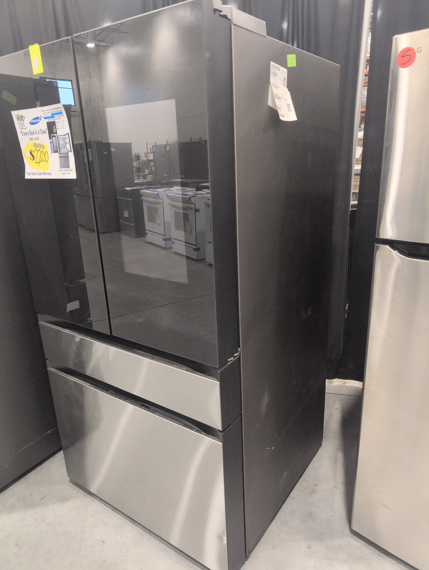 SAMSUNG RF29BB8900QKAA Bespoke 4-Door French Door Refrigerator (29 cu. ft.) - in Charcoal Glass Top and Family Hub™ Panels with Stainless Steel Middle and Bottom Panels