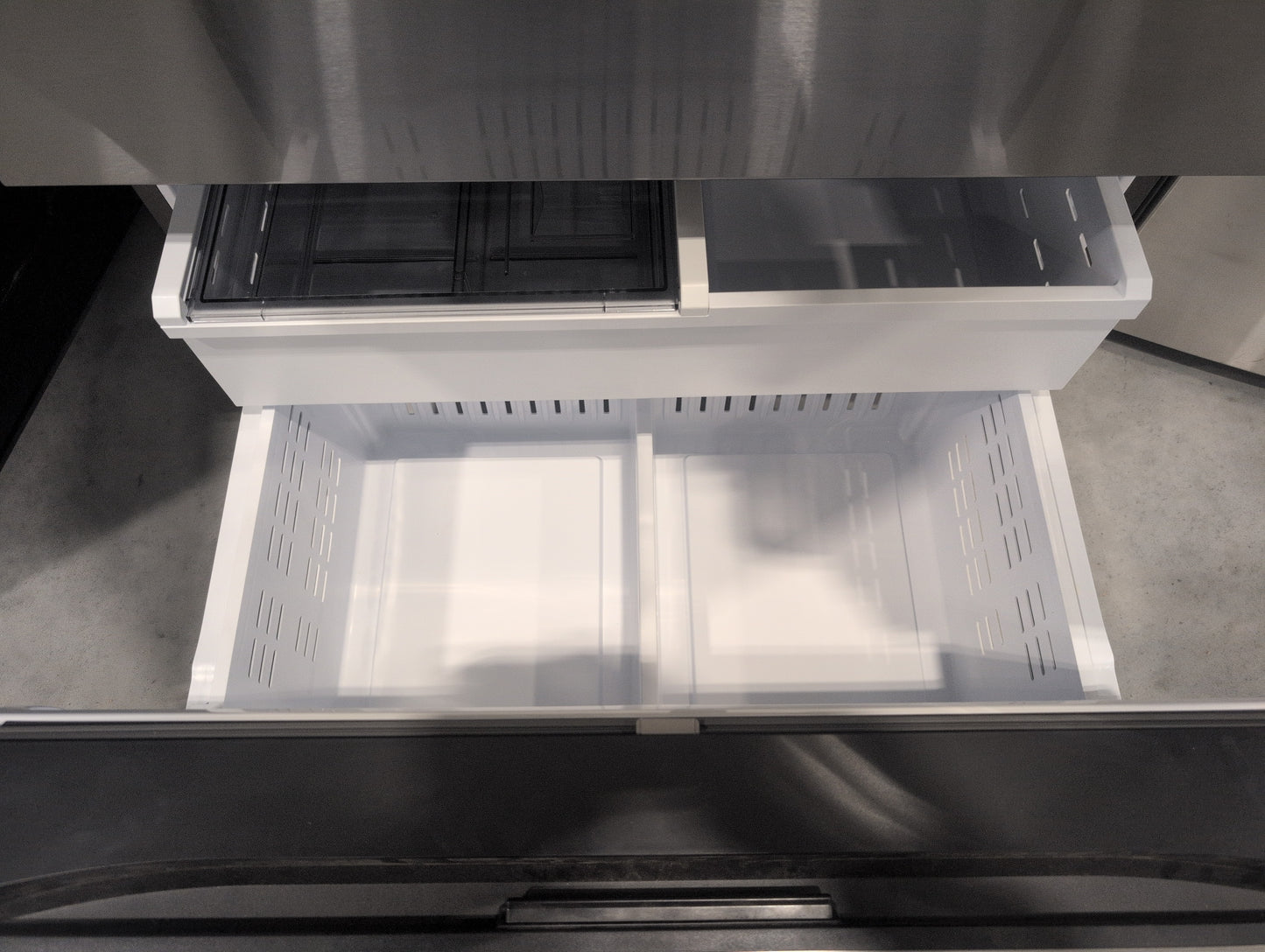 SAMSUNG RF29BB8900QKAA Bespoke 4-Door French Door Refrigerator (29 cu. ft.) - in Charcoal Glass Top and Family Hub™ Panels with Stainless Steel Middle and Bottom Panels