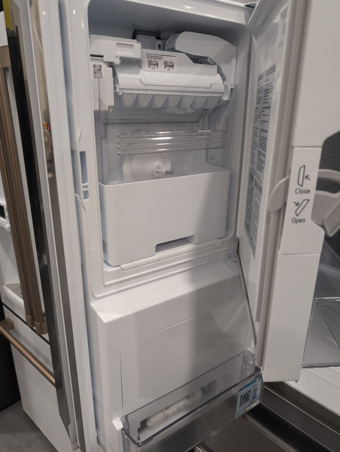 LG LH29S8565S 29 cu. ft. SMART MyColor InstaView Standard-Depth MAX 4-Door French Door Refrigerator in Stainless Steel with Craft Ice