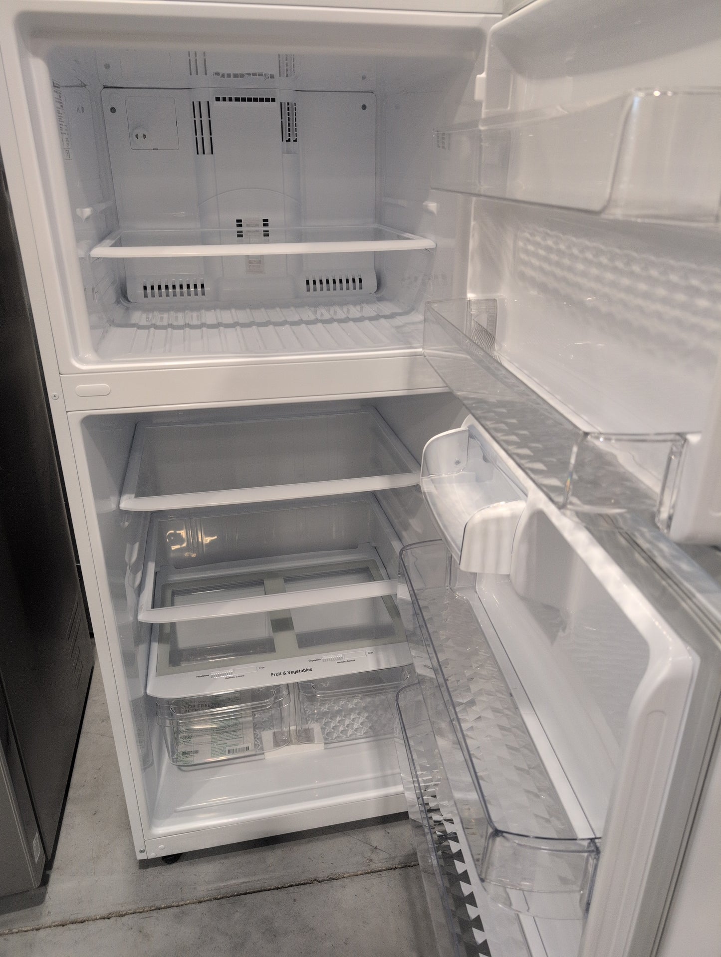 LG  LTCS20020W 30 Inch Top Freezer Refrigerator with 20.2 Cu. Ft. Total Capacity, Adjustable Glass Shelves, Humidity-Controlled Crispers, Digital Temperature Controls, LED Lights, Reversible Door, and ENERGY STAR Qualified: Smooth White