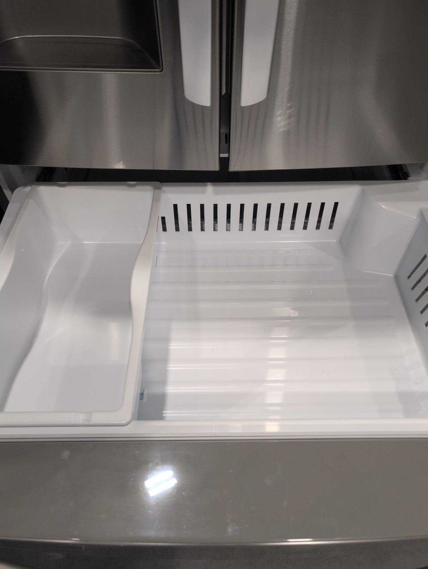 LG LMXS28626S 28 cu.ft. 4-Door French Door, Standard Depth, Ice & Water, Double Freezer, Stainless Steel