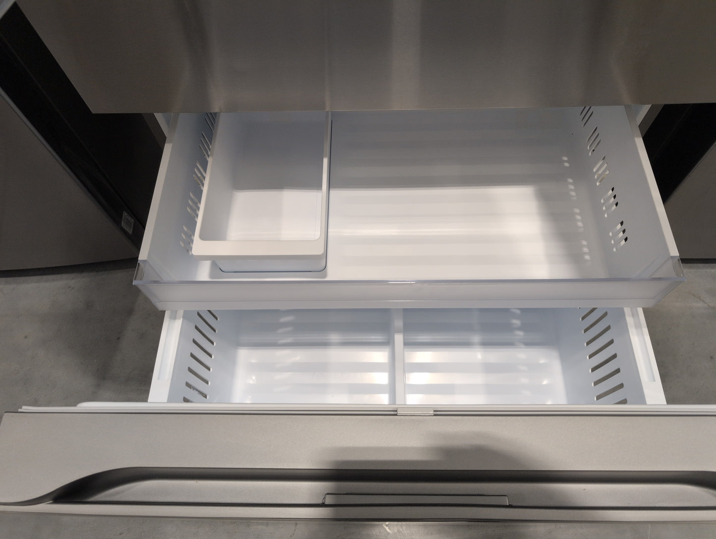 LG LF30S8210S 36 Inch Smart 4-Door French Door Refrigerator with 29.6 Cu. Ft. Capacity, Full-Convert Drawer™, Internal Water Dispenser, Door Cooling+, Smart Diagnosis™, Sabbath Mode, and ENERGY STAR® Qualified